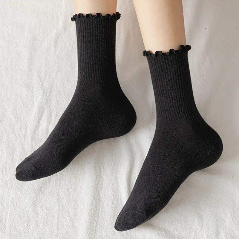 Men s Socks 5 pair Lot for Women Ruffle Cotton Middle Tube Ankle Short Breathable Black White set Spring Autumn 231107