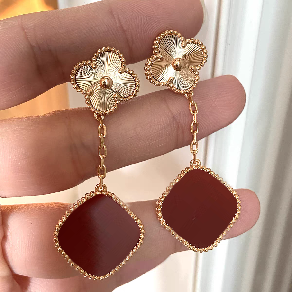 four leaf clover earring fashion classic dangle earrings designer for woman agate Mother of Pearl moissanite diamond drop earring Valentines Mothers gift
four leaf clover earring fashion classic dangle earrings designer for woman agate Mother of Pearl moissanite diamond drop earring Valentines Mothers gift