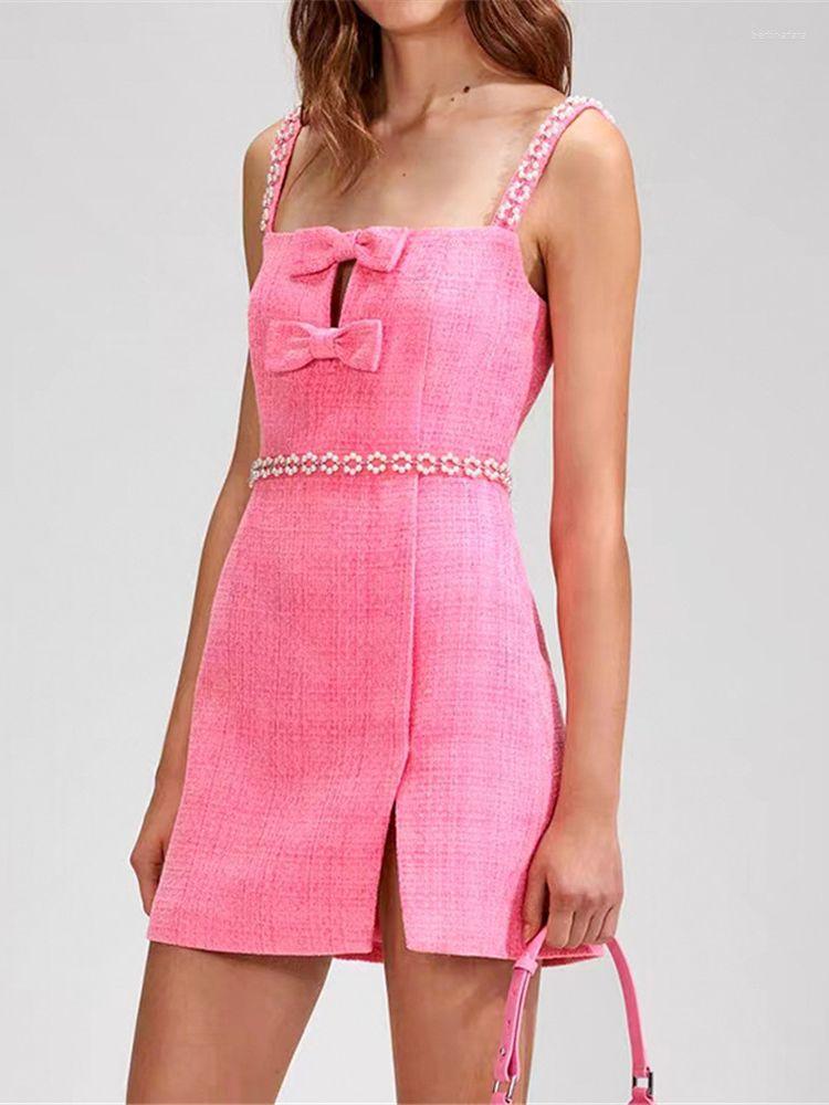 Casual Dresses Women' Bow Pink Tweed Sling Mini Dress 2023 Spring And Summer Sleeveless Slim Sexy Pearls Trim Short Robes All-match
Casual Dresses Women' Bow Pink Tweed Sling Mini Dress 2023 Spring And Summer Sleeveless Slim Sexy Pearls Trim Short Robes All-match