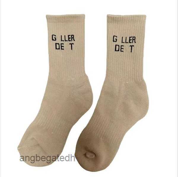 Multi Color Cotton Socks Mens and Womens Matching Classic galleryes Letter Breathable Stockings Mixed Soccer Basketball Sports SocksFS8G, Random colors
Multi Color Cotton Socks Mens and Womens Matching Classic galleryes Letter Breathable Stockings Mixed Soccer Basketball Sports SocksFS8G, Random colors