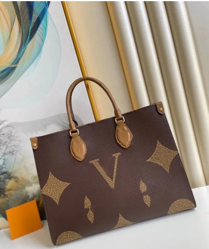 Onthego woman bags Large Capacity Totes Fashion Sac Femme Leather Designers Shoulder Bag Women Handbag Handle Lady Shopping Bag with letter logo, Embossed black
Onthego woman bags Large Capacity Totes Fashion Sac Femme Leather Designers Shoulder Bag Women Handbag Handle Lady Shopping Bag with letter logo, Embossed black