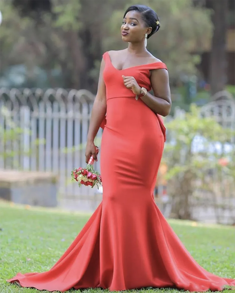 2023 Bridesmaid Dress African V Neck Long Dresses For Wedding Plus Size Mermaid Maid Of Honor Gowns Satin Sweep Train Women Formal Wear