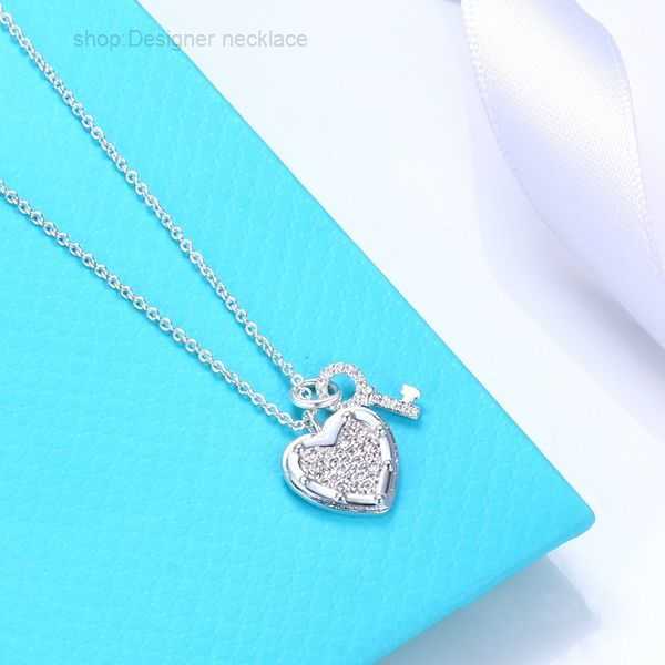 Pendant Necklaces Luxury Pea Necklace Women Stainless Steel Diamond Designer Neck Jewelry Christmas Gift Wholesale with Box 15 LK11
Pendant Necklaces Luxury Pea Necklace Women Stainless Steel Diamond Designer Neck Jewelry Christmas Gift Wholesale with Box 15 LK11