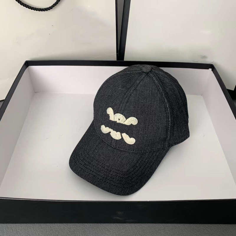 New designer brand baseball cap men's summer solid letter sun hat women's classic retro fashion trend
New designer brand baseball cap men's summer solid letter sun hat women's classic retro fashion trend