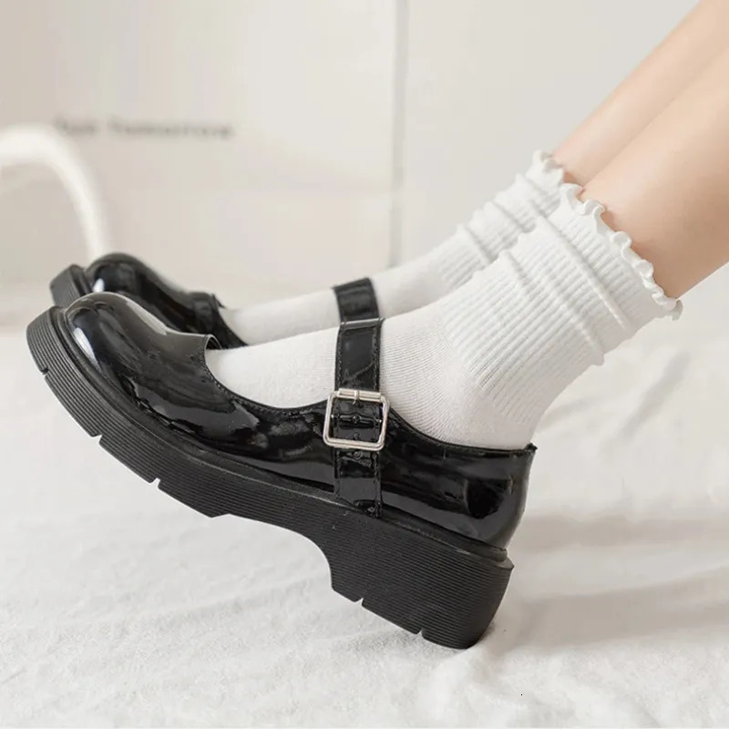 Men s Socks 5 pair Lot for Women Ruffle Cotton Middle Tube Ankle Short Breathable Black White set Spring Autumn 231107