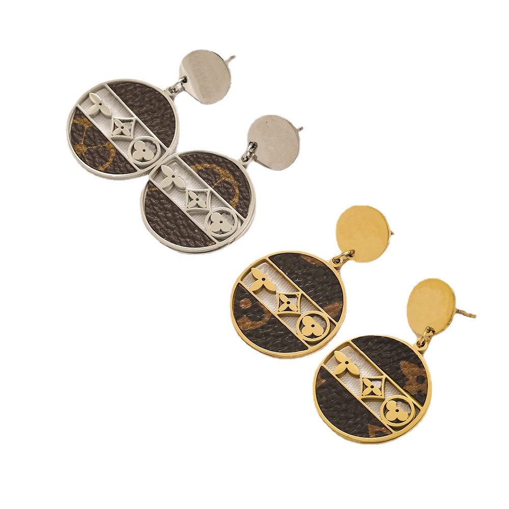 Womens Designer Charm Earrings 18K Gold Plated Earrings Spring Luxury Europe Jewelry Letter Designer Love Earrings Gift Family Party Wedding Jewelry
Womens Designer Charm Earrings 18K Gold Plated Earrings Spring Luxury Europe Jewelry Letter Designer Love Earrings Gift Family Party Wedding Jewelry