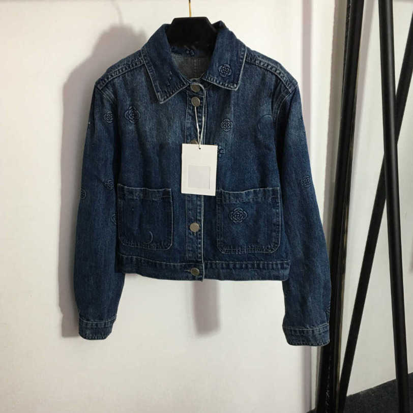 23ss womens jacket Denim coat womens designer clothing logo Camellia three-dimensional embossed lapel long sleeve denim coat High quality Women Clothes a1
23ss womens jacket Denim coat womens designer clothing logo Camellia three-dimensional embossed lapel long sleeve denim coat High quality Women Clothes a1