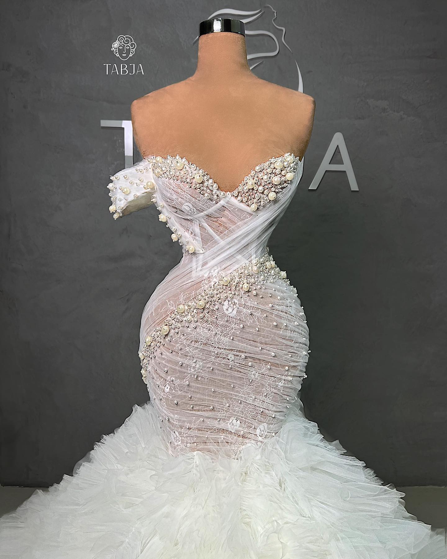 Gorgeous Pearls Mermaid Wedding Dresses One Shoulder Tiered Skirts Bridal Gown Beaded Lace Appliqued Vestidos de novia