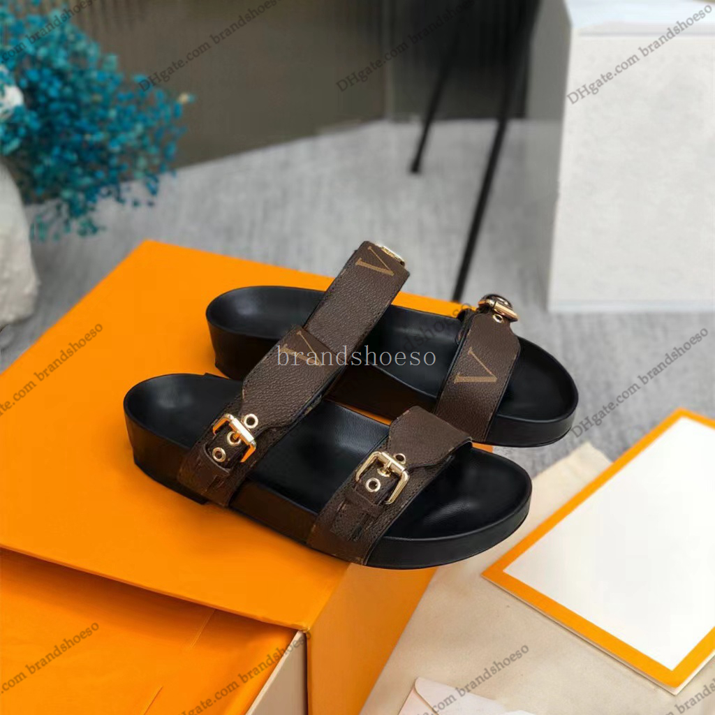 Designer bom dia slippers sliding sandals Summer flat shoes Sexy leather flat shoes Women's beach fashion sliding 2 straps with adjustable gold buckle
Designer bom dia slippers sliding sandals Summer flat shoes Sexy leather flat shoes Women's beach fashion sliding 2 straps with adjustable gold buckle