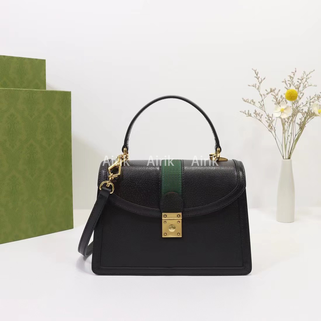 Totes small lunch Handbag airik Designer Bag Women's Leather Vintage Detachable Shoulder Strap Handbag 651055 size 25*17.5*7cm
Totes small lunch Handbag airik Designer Bag Women's Leather Vintage Detachable Shoulder Strap Handbag 651055 size 25*17.5*7cm