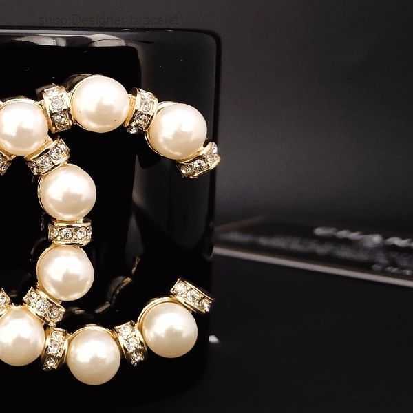 Bangle Designer bangle CH for woman Womens Wrist suitable 16 17 18 CM bangles bracelet Luxury brand official replica Premium gif9968364 3 VZVI
Bangle Designer bangle CH for woman Womens Wrist suitable 16 17 18 CM bangles bracelet Luxury brand official replica Premium gif9968364 3 VZVI