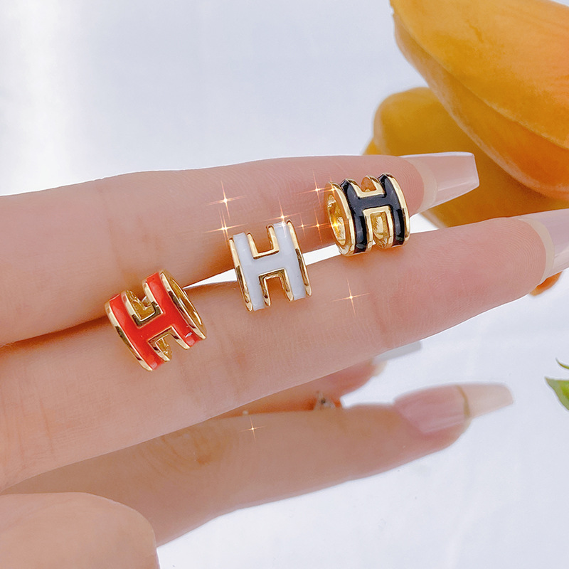 S925 Alloy H Letter Cute Stud Earrings Women's 18K Rose Gold Plated Ladies Simple Earrings Jewelry In Bulk
S925 Alloy H Letter Cute Stud Earrings Women's 18K Rose Gold Plated Ladies Simple Earrings Jewelry In Bulk