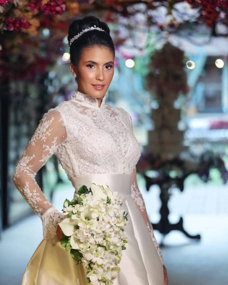 Gorgeous Ivory Satin A Line Wedding Dresses Lace Top Long Sleeves High Neck Vintage Bridal Gowns Beaded Empire Waist Church Bride Dress 2024 Robe De M