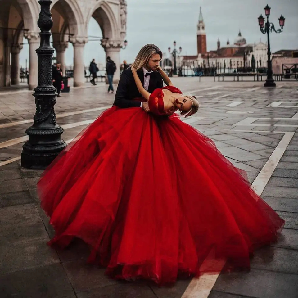 Princess Prom Dresses Red Off Shoulder Ball Gown Formal Dress For Women Girls Crystals Beaded Tulle Long Special Occasion Gowns Evening Wear
