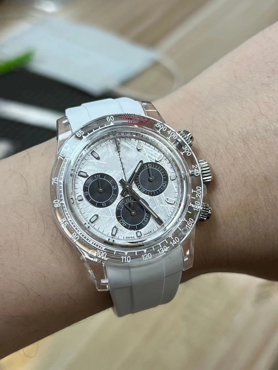 AET watch diameter 40mm with 4130 integrated timing movement sapphire crystal case real meteorite disk face natural rubber strap, As shown
AET watch diameter 40mm with 4130 integrated timing movement sapphire crystal case real meteorite disk face natural rubber strap, As shown