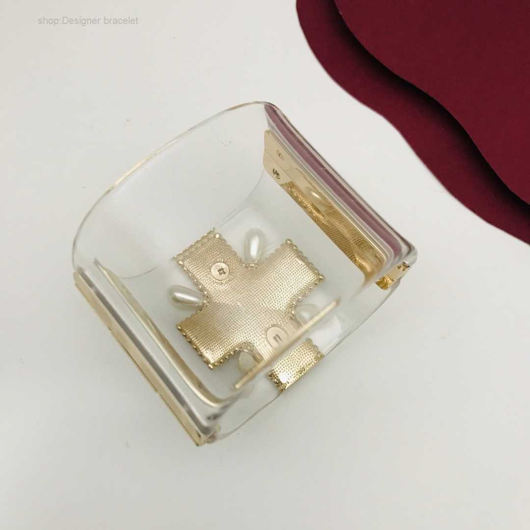 Bangle CH Designer bangle for woman Womens Wrist suitable 16 17 18 CM bangles bracelet Luxury brand official replica Premium gift 004 4W4O
Bangle CH Designer bangle for woman Womens Wrist suitable 16 17 18 CM bangles bracelet Luxury brand official replica Premium gift 004 4W4O
