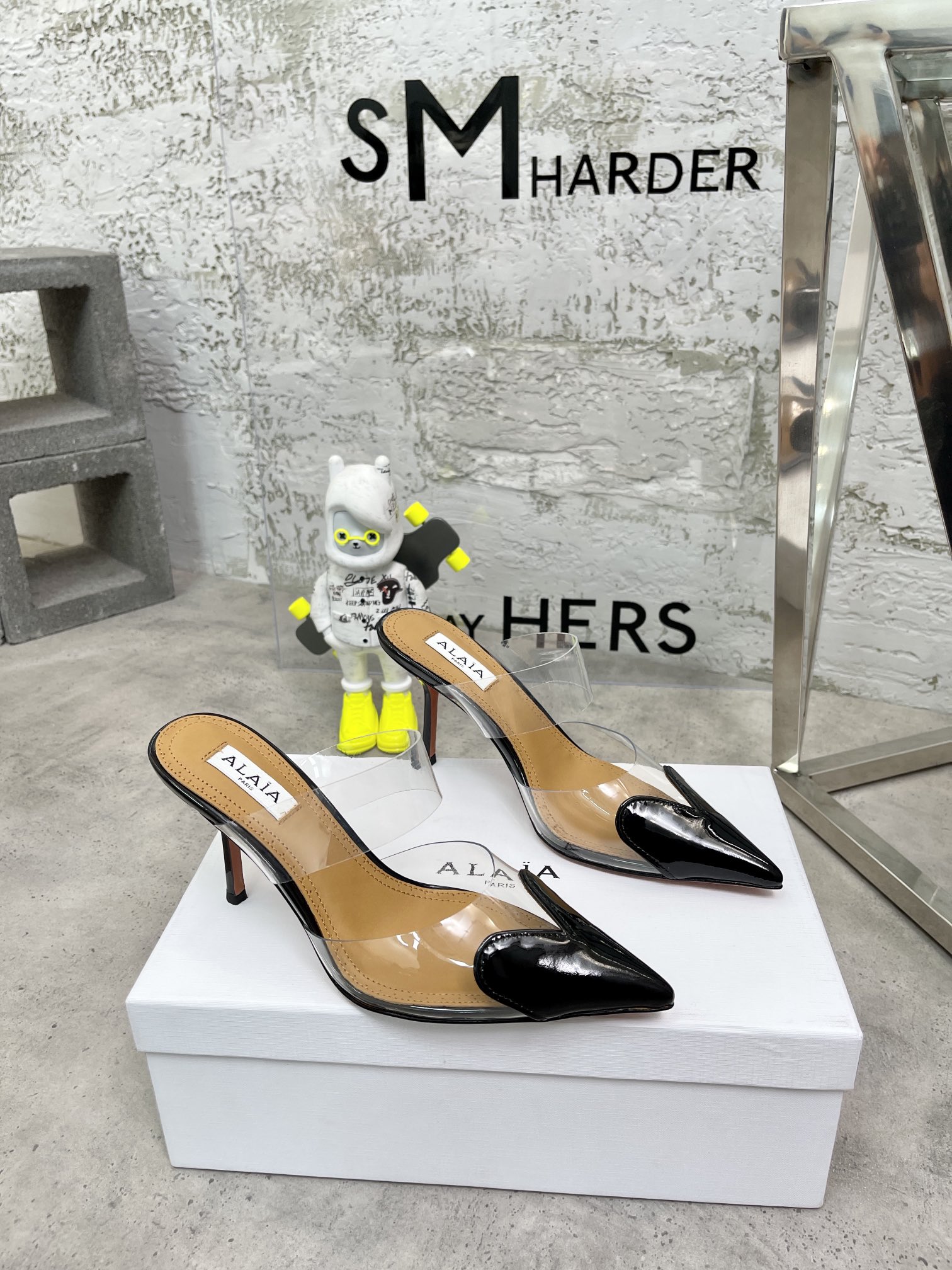 Alaia Shoes High Love Heart Pointed Toe Mule Clear Cap-toe Pumps 10cm 100mm High Heels Fashion Designer Shoes Size 34-40, 5 as picture
Alaia Shoes High Love Heart Pointed Toe Mule Clear Cap-toe Pumps 10cm 100mm High Heels Fashion Designer Shoes Size 34-40, 5 as picture