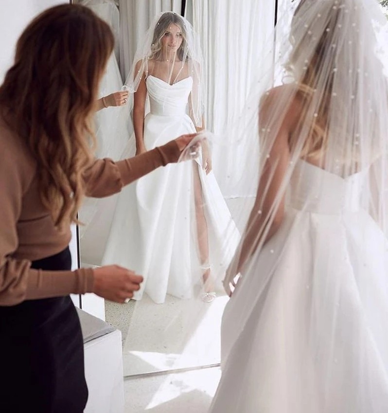 Simple Pleat V-neck Wedding Dress High Side Slit A-line Princess Bride Dresses Bridal Party Gowns Back Buttons With Tail Robe De Mariage