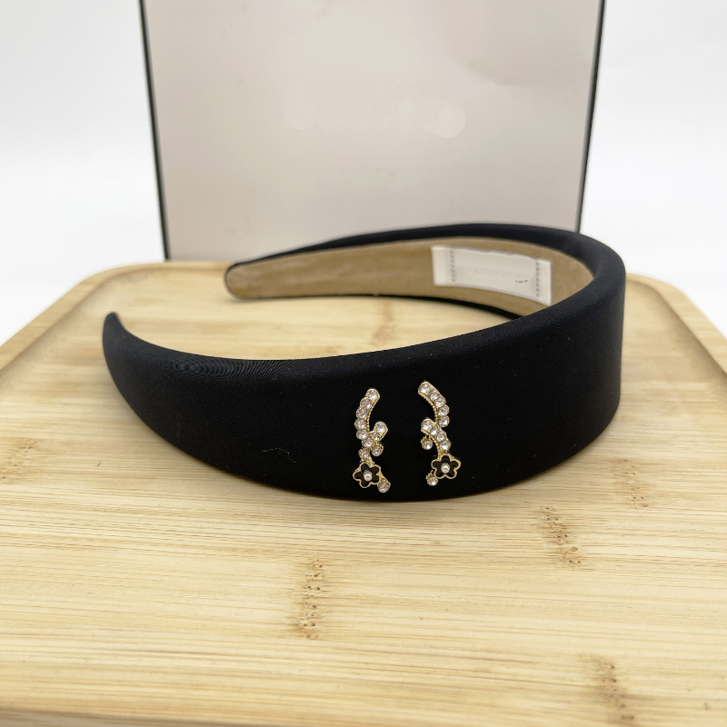 Korean Solid Color Headband Fashion Girl Hair Hoop Designer Candy Color Hairband Brand Sponge Flower Headband Spring Gift Headwear Black Hairband Romantic Women
Korean Solid Color Headband Fashion Girl Hair Hoop Designer Candy Color Hairband Brand Sponge Flower Headband Spring Gift Headwear Black Hairband Romantic Women