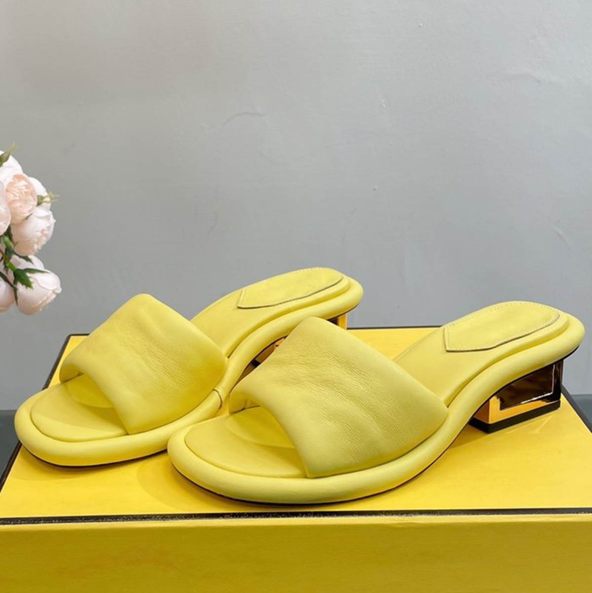 Baguette Mules Slippers Slides Sandals heeled chunky block heels open-toe shoes women's luxury designers leather outsole pretty evening shoes factory footwear, White
Baguette Mules Slippers Slides Sandals heeled chunky block heels open-toe shoes women's luxury designers leather outsole pretty evening shoes factory footwear, White