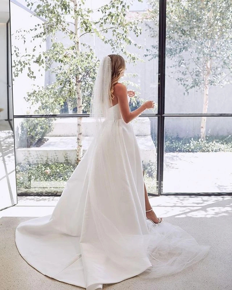 Simple Pleat V-neck Wedding Dress High Side Slit A-line Princess Bride Dresses Bridal Party Gowns Back Buttons With Tail Robe De Mariage