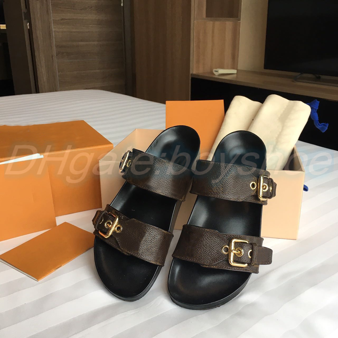 2023 new Bom Dia Flat woman slipper designer Mule luxury canvas man Slides leather 2 strap with gold-tone buckles Beach sandal Effortlessly Stylish shoe, #1
2023 new Bom Dia Flat woman slipper designer Mule luxury canvas man Slides leather 2 strap with gold-tone buckles Beach sandal Effortlessly Stylish shoe, #1
