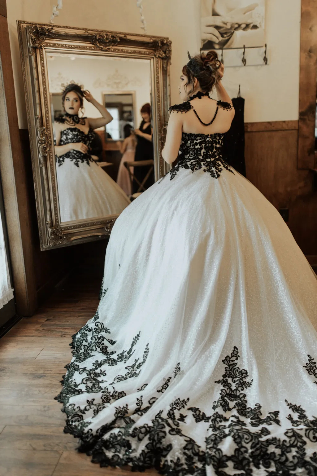 Vintage Black And White Ball Gown Wedding Dresses Sweetheart Neckine Lace-Up Plus Size Bridal Gowns Lace Appliques Seuined Tulle Gothic Bride Dress 20