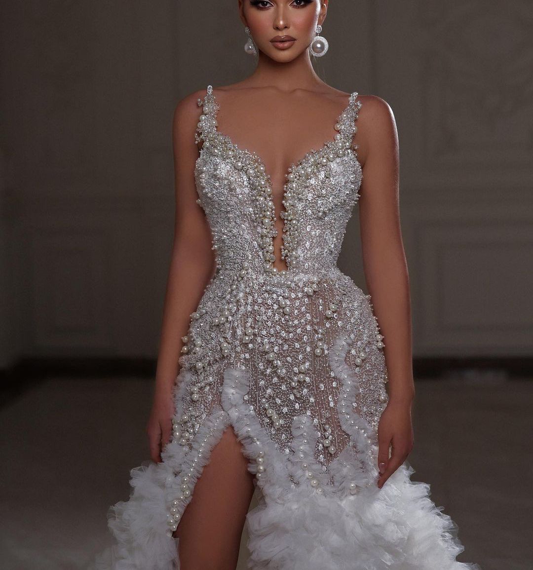 Luxury Mermaid Wedding Dresses Sleeveless V Neck Straps Appliques Sequins Beaded Ruffles Lace Diamonds Pearls Floor Length Bridal Gowns Custom Made ab