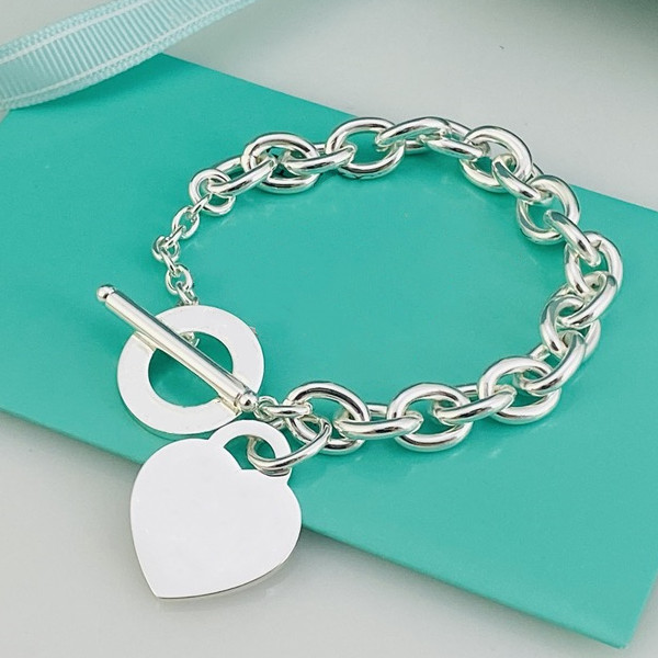 link letter t bracelet love bangle heart pendant fashion silver jewlery necklace earring sets lovers Mother's Thanksgiving Christmas Gift womens designer bracelet
link letter t bracelet love bangle heart pendant fashion silver jewlery necklace earring sets lovers Mother's Thanksgiving Christmas Gift womens designer bracelet