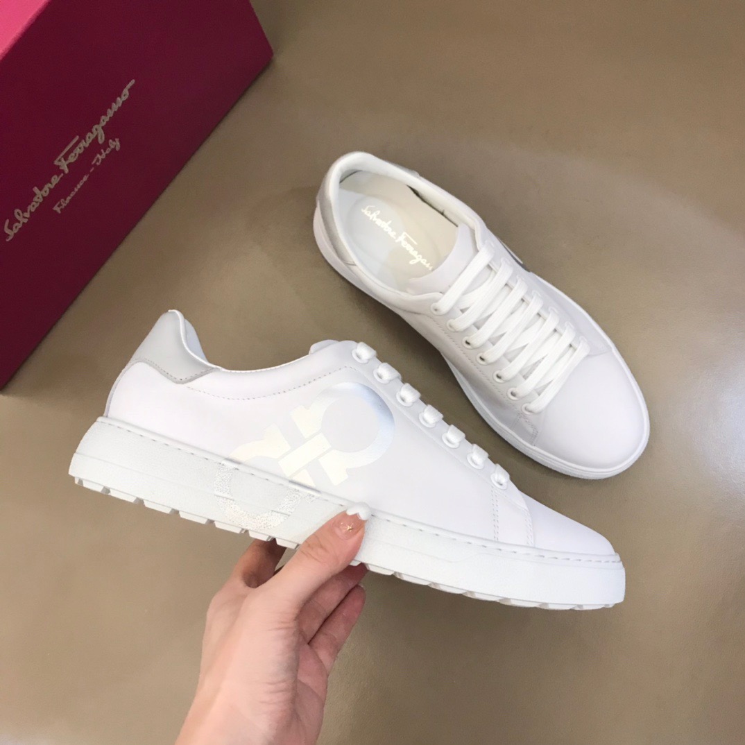 Cloud White Supply Running shoes West shoe Men Women Black Comfortable casual outdoor shoe Sneaker 011 Ferragamo
Cloud White Supply Running shoes West shoe Men Women Black Comfortable casual outdoor shoe Sneaker 011 Ferragamo