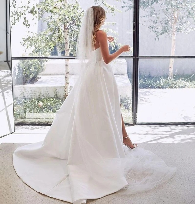 Simple Pleat V-neck Wedding Dress High Side Slit A-line Princess Bride Dresses Bridal Party Gowns Back Buttons With Tail Robe De Mariage