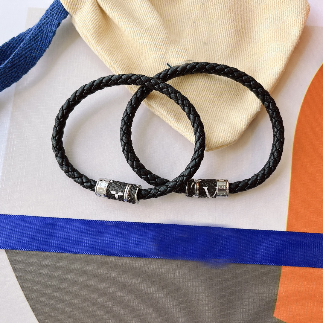 Fashion Style Designer Stainless Steel Bangle Women Luxury Brand Letter 18K Gold Plated Leather Braid Bracelets Wristband Cuff Jewelry Accessories Gift S350
Fashion Style Designer Stainless Steel Bangle Women Luxury Brand Letter 18K Gold Plated Leather Braid Bracelets Wristband Cuff Jewelry Accessories Gift S350