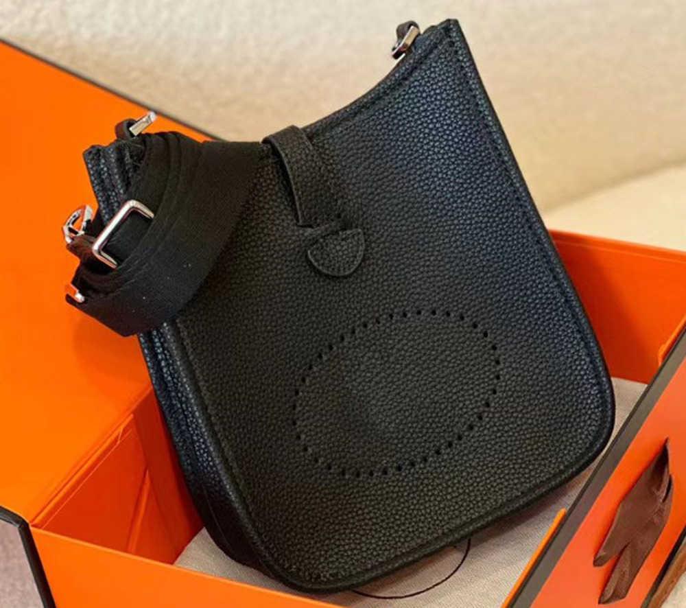 Luxury Shoulder Bag Crossbody Bags Fashion Women Designer Handbags Totes Leather Solid Color Red Brown Black Ladies Mini Messenger Purses233
Luxury Shoulder Bag Crossbody Bags Fashion Women Designer Handbags Totes Leather Solid Color Red Brown Black Ladies Mini Messenger Purses233