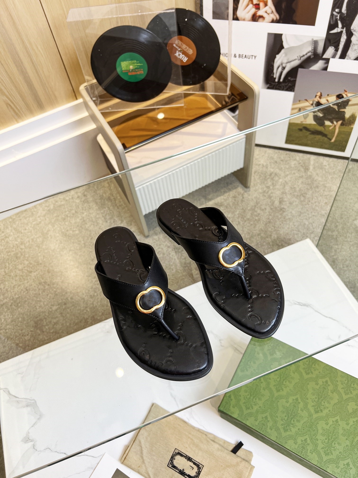 2023 Womens herringbone slipper new designer luxury platform herringbone slipper summer fashion designer womens slipper
2023 Womens herringbone slipper new designer luxury platform herringbone slipper summer fashion designer womens slipper