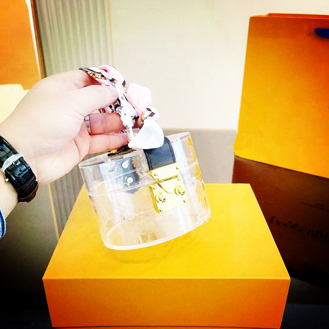 Cosmetic Bag Scott Box Luxurys Designers Glamours to Hold Jewelry Makeup Transparent Plexiglass Women Bags Gleaming Metal Ornamental Boxs Dressing Table GI0203, Yellow
Cosmetic Bag Scott Box Luxurys Designers Glamours to Hold Jewelry Makeup Transparent Plexiglass Women Bags Gleaming Metal Ornamental Boxs Dressing Table GI0203, Yellow