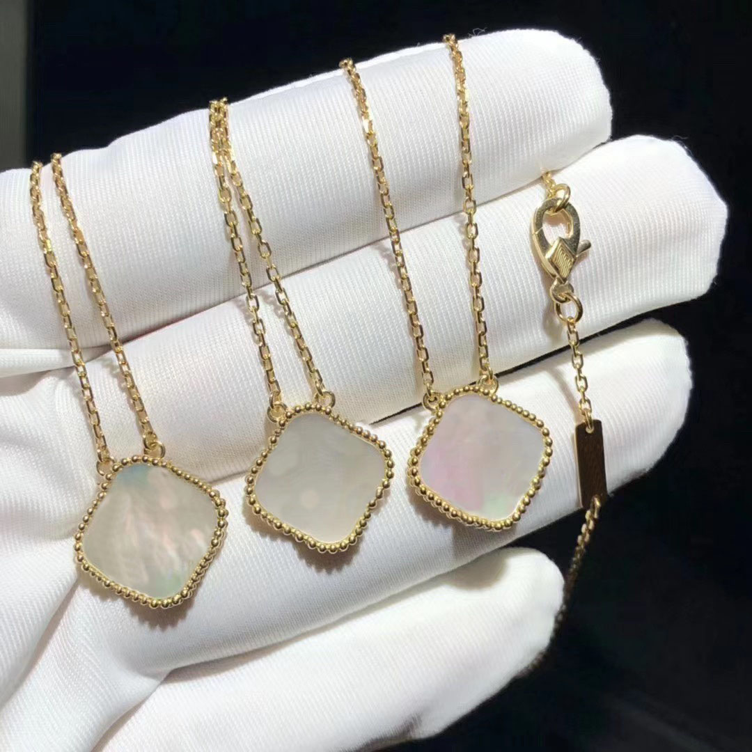 Women's Classic Fashion Pendant Necklace Elegant 4/Clover Locket Necklace High Quality Necklace Designer Jewelry 18K Gold Plated Gift for Girls
Women's Classic Fashion Pendant Necklace Elegant 4/Clover Locket Necklace High Quality Necklace Designer Jewelry 18K Gold Plated Gift for Girls