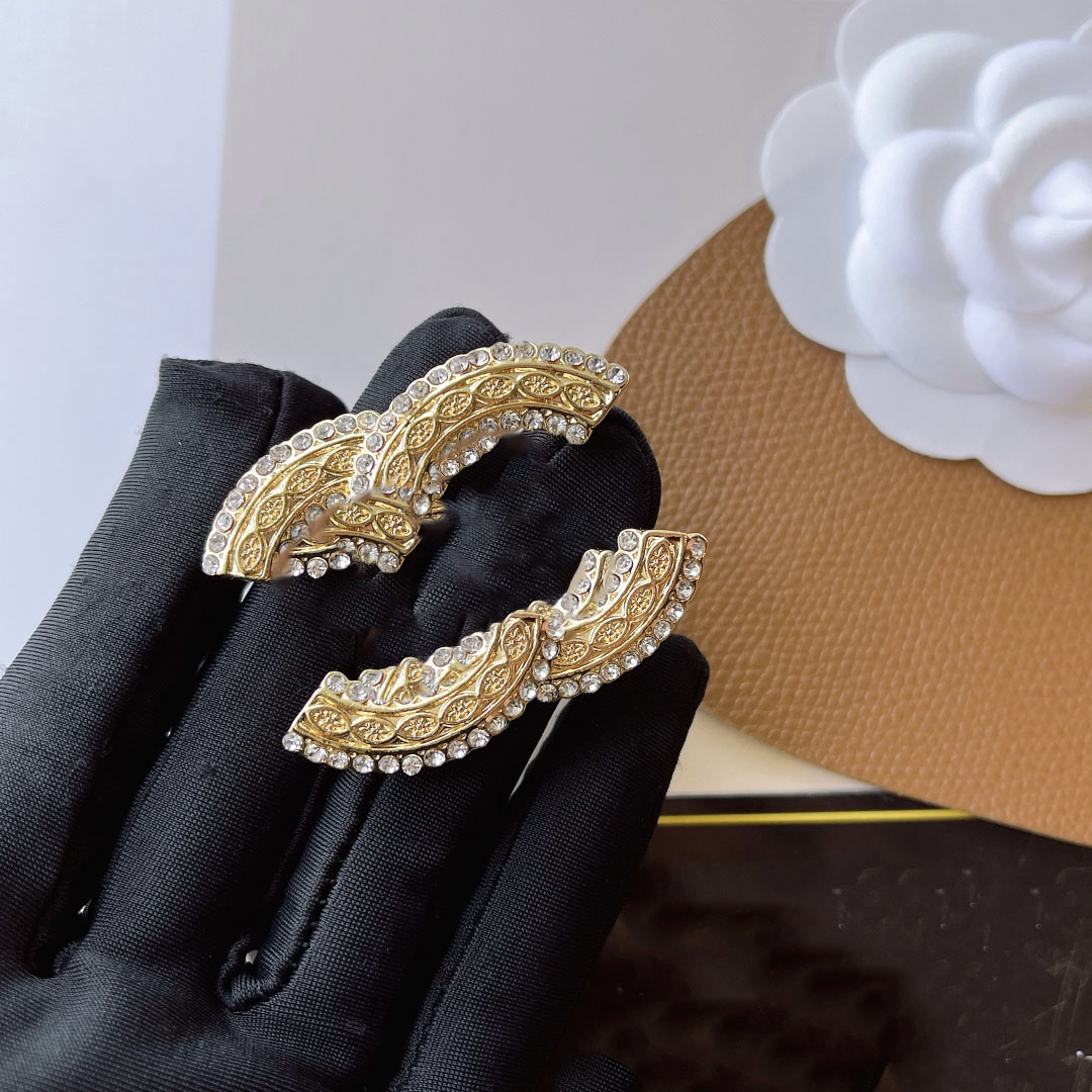 18K Gold Plated Brooches Women Stainless Steel Brand Fashion Versatile Jewelry Accessories Designer Pins Wedding Party Gift D132
18K Gold Plated Brooches Women Stainless Steel Brand Fashion Versatile Jewelry Accessories Designer Pins Wedding Party Gift D132