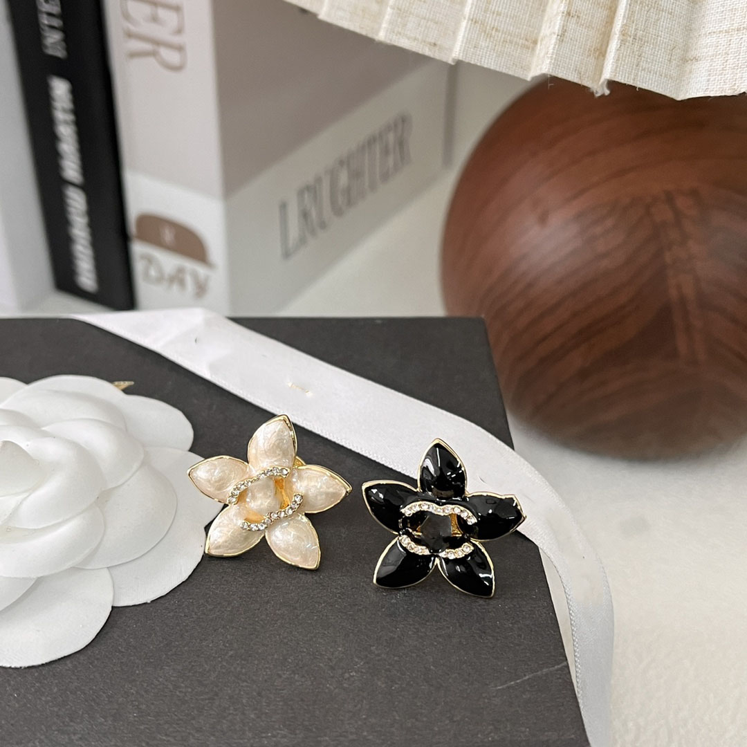 18k Gold Plated Brooches Pins Luxury Brand Fashion Women Stainless Steel Brooches Designers Pentagram Star Wedding Party Jewellery Gift D144
18k Gold Plated Brooches Pins Luxury Brand Fashion Women Stainless Steel Brooches Designers Pentagram Star Wedding Party Jewellery Gift D144