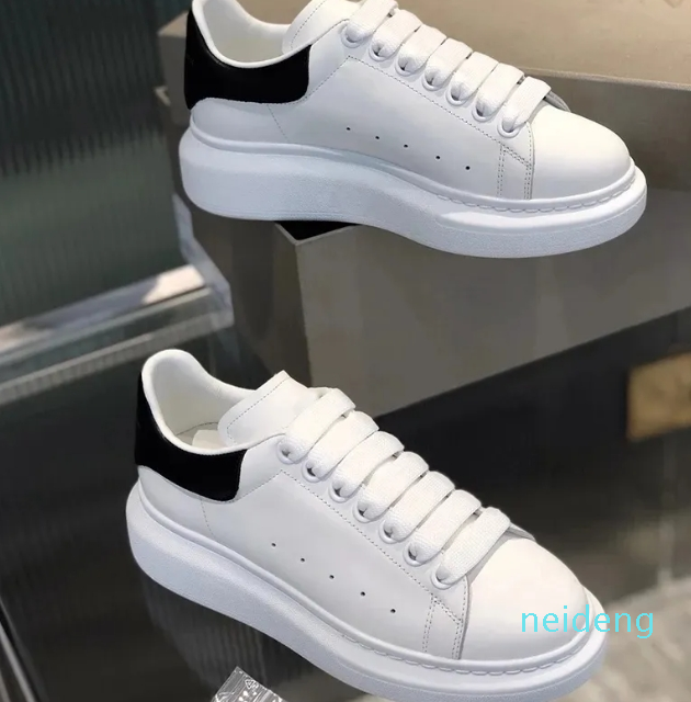 Designers de mode chaussures décontractées à lacets surdimensionnés Luxury Femmes Men Sneakers Plateforme Sole Sole Blanc Black Espadrille Velvet