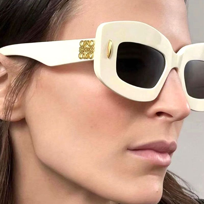 New fashion Sunglasses for women summer Adumbral style UV400 proofed retro full frame glasses with frame Multi-color
New fashion Sunglasses for women summer Adumbral style UV400 proofed retro full frame glasses with frame Multi-color