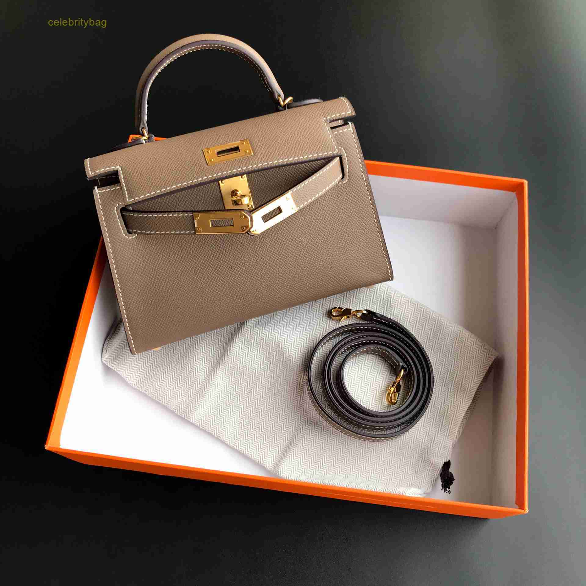 Designer Kellies Handbags Hemres new Blogger's high definition leather mini portable shoulder bag Generation 2 high-end bags has logo C4V2, Light green
Designer Kellies Handbags Hemres new Blogger's high definition leather mini portable shoulder bag Generation 2 high-end bags has logo C4V2, Light green