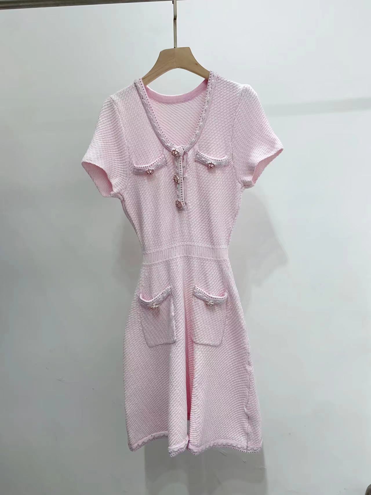 Casual Dresses Women's round neck pink knitted dress with diamond buttons short sleeved V-neck women's mini robe 230408