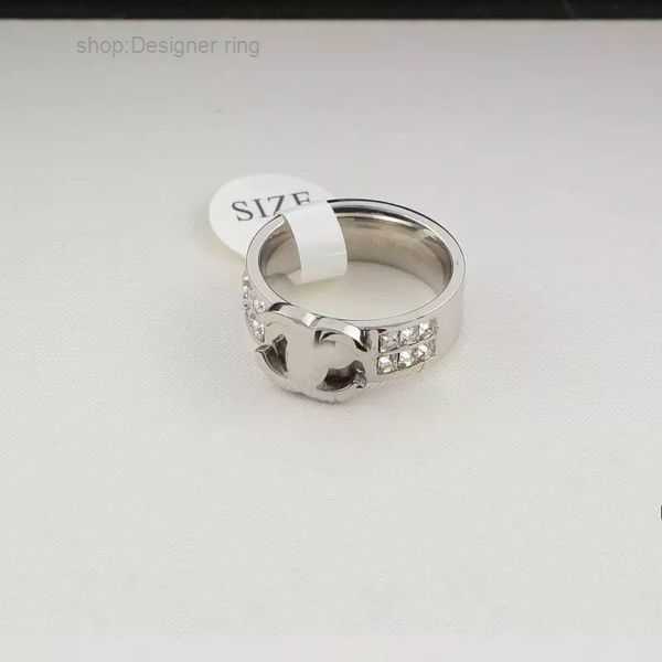 Band Rings Top Quality Extravagant Simple Heart Love Ring 3 Colors Stainless Steel Fashion Women Designer Jewelry Lady Party Gifts 5 Q0PT
Band Rings Top Quality Extravagant Simple Heart Love Ring 3 Colors Stainless Steel Fashion Women Designer Jewelry Lady Party Gifts 5 Q0PT