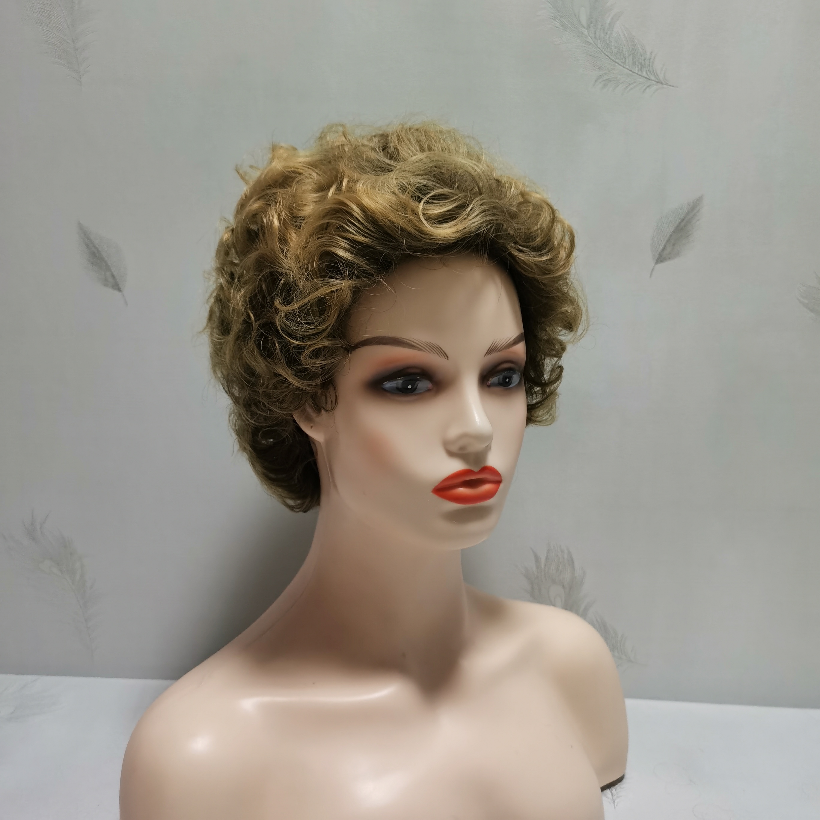 Women Synthetic Wigs Layered Short Straight Pixie Cut Ombre Color Sassy Curl Mix Natura Full Wig French Deep