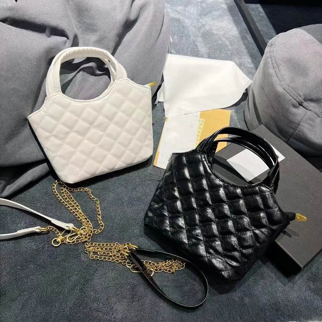 3A Tote Handbag Women Metal Logo Diamond Checker PU Material Large Capacity Zipper Bag Designer Luxury, White
3A Tote Handbag Women Metal Logo Diamond Checker PU Material Large Capacity Zipper Bag Designer Luxury, White