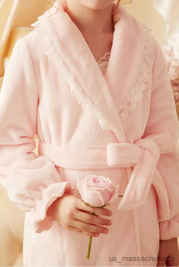 Pajamas Vintage Toddler Girls Lace Flannel Bathrobe Children's Sleepwear Princess Bath Robes Nightwear Night-robe Pajamas.Kid's Clothes R231