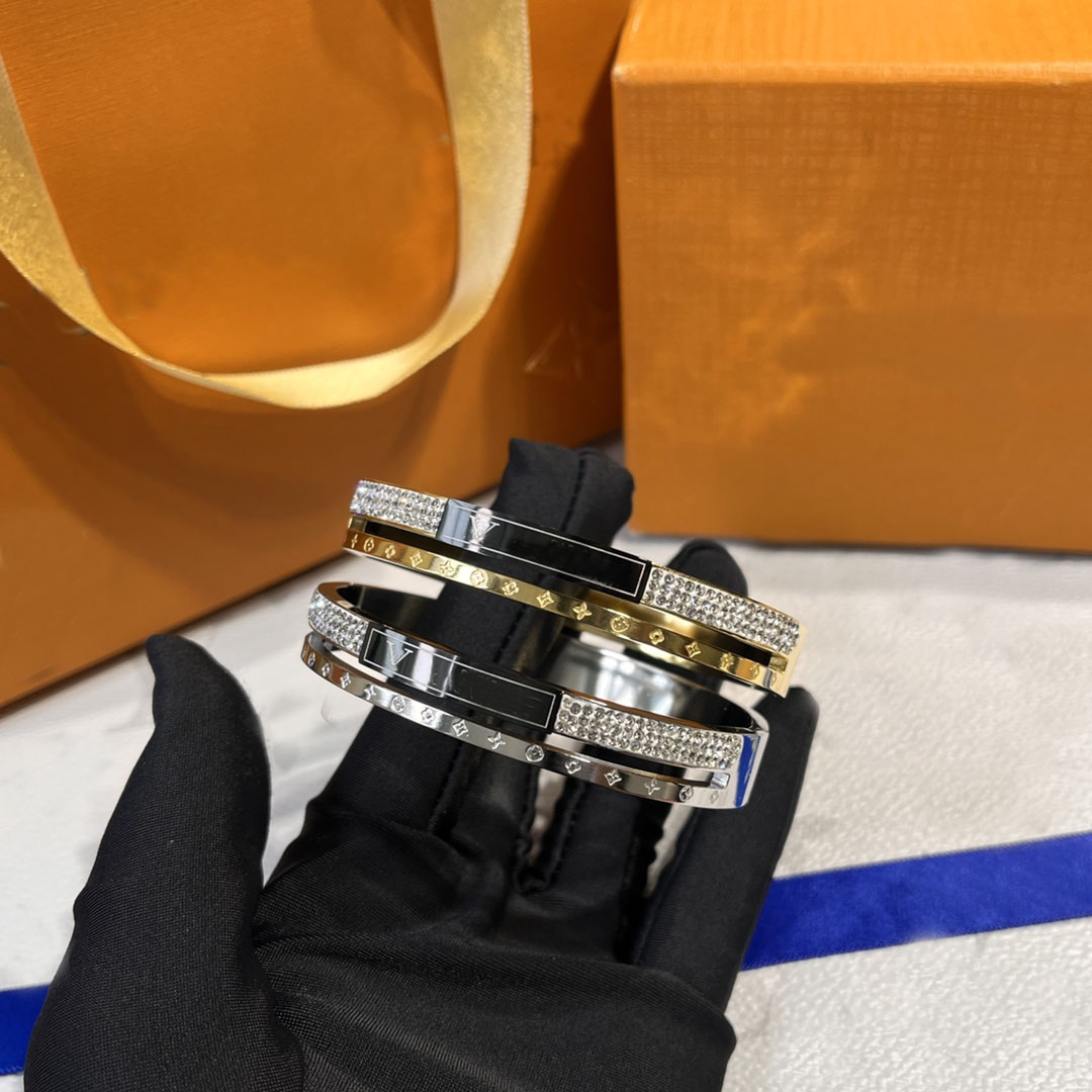 Fashion Designer 18k Gold Bangle Bracelet Women Girls Letter Stainless Steel Accessories Party Gift Flowe Pattern Wristband Cuff Jewelry S317
Fashion Designer 18k Gold Bangle Bracelet Women Girls Letter Stainless Steel Accessories Party Gift Flowe Pattern Wristband Cuff Jewelry S317