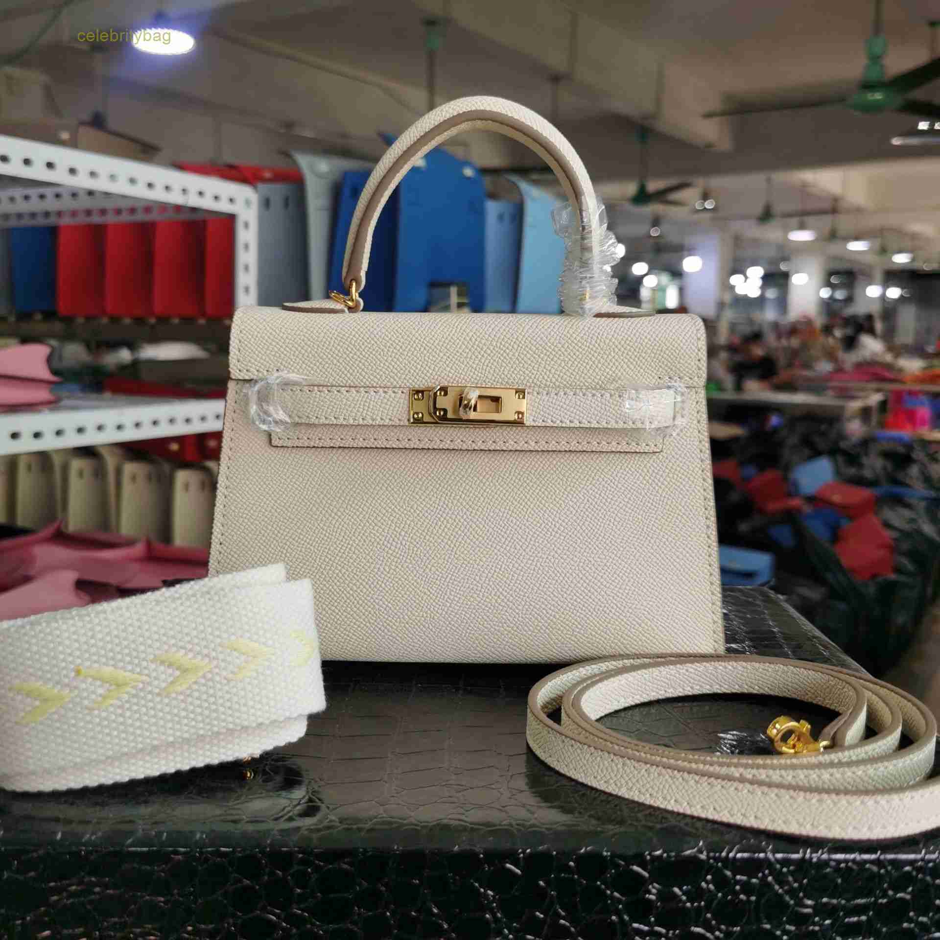 Designer Kellies Handbags Hemres Genuine Palmprint K19 2023 New Leather Women's Bag Palm Pattern Second Generation Mini K19cm 1 has logo PKP7, Malachite green
Designer Kellies Handbags Hemres Genuine Palmprint K19 2023 New Leather Women's Bag Palm Pattern Second Generation Mini K19cm 1 has logo PKP7, Malachite green