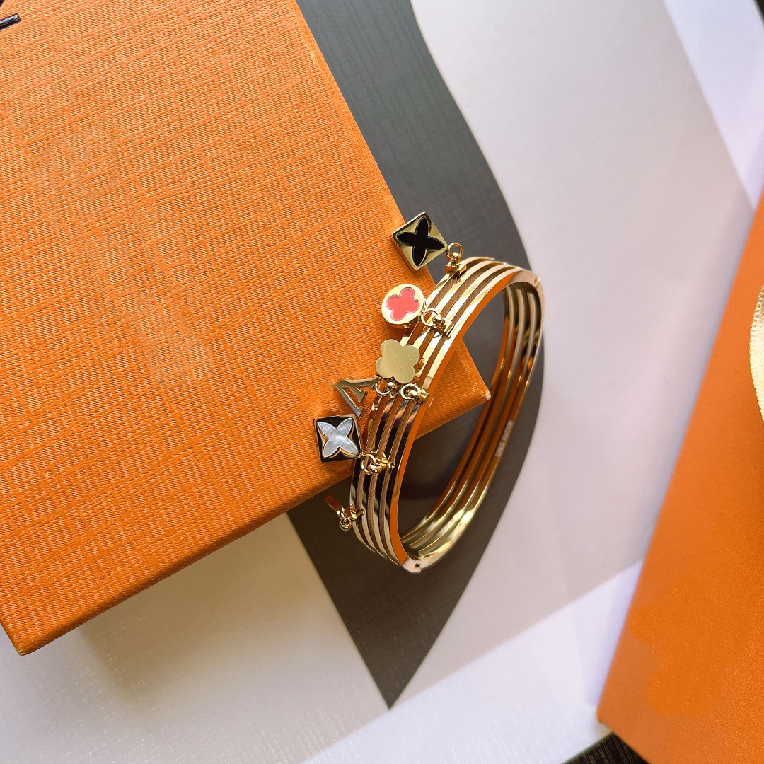 Women 18k Gold Bangle Bracelet Designer Letter Jewelry 18K Gold Plated Stainless steel Crystal Wristband Cuff Fashion Jewelry Accessories S336
Women 18k Gold Bangle Bracelet Designer Letter Jewelry 18K Gold Plated Stainless steel Crystal Wristband Cuff Fashion Jewelry Accessories S336