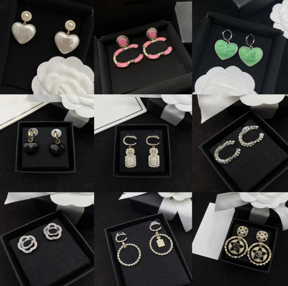 New Style Designer Pearl Stud Luxury Fashion Brand Double Letter Pendant Earrings 925 silver Women's Jewelry Earrings Luxury High Wedding Party Earrings
New Style Designer Pearl Stud Luxury Fashion Brand Double Letter Pendant Earrings 925 silver Women's Jewelry Earrings Luxury High Wedding Party Earrings